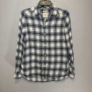 American Eagle Outfitters women's plaid flannel button-up shirt. Size XS